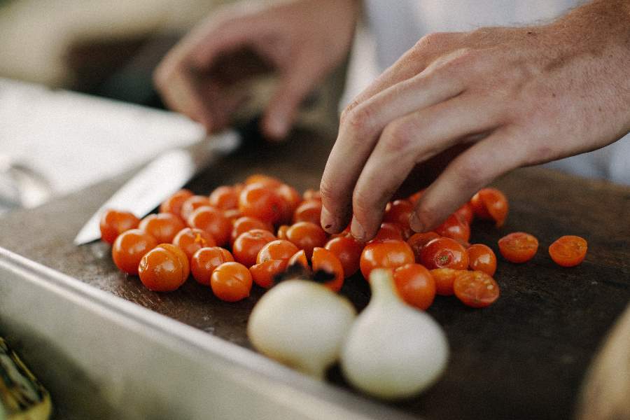 Person cutting tomatoes